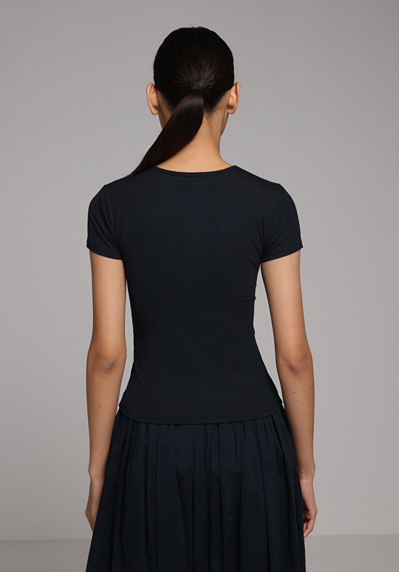 Slim Fit Yuvarlak Yaka Düz Kadın Siyah Kısa Kol Tişört