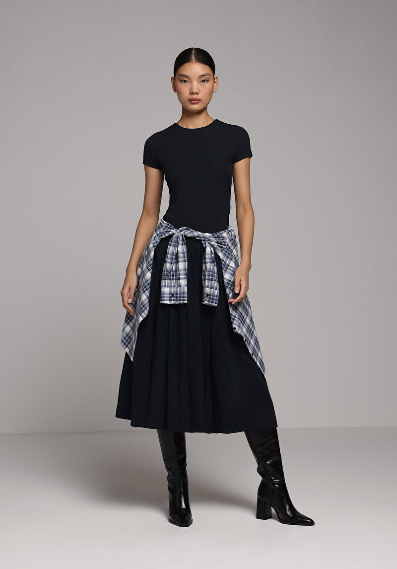 Slim Fit Yuvarlak Yaka Düz Kadın Siyah Kısa Kol Tişört