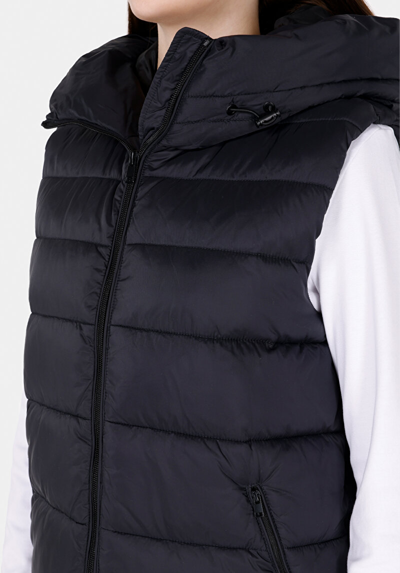 Regular Fit Kapüşonlu Fermuarlı Astarlı Suya Dayanıklı Kadın Siyah Yelek