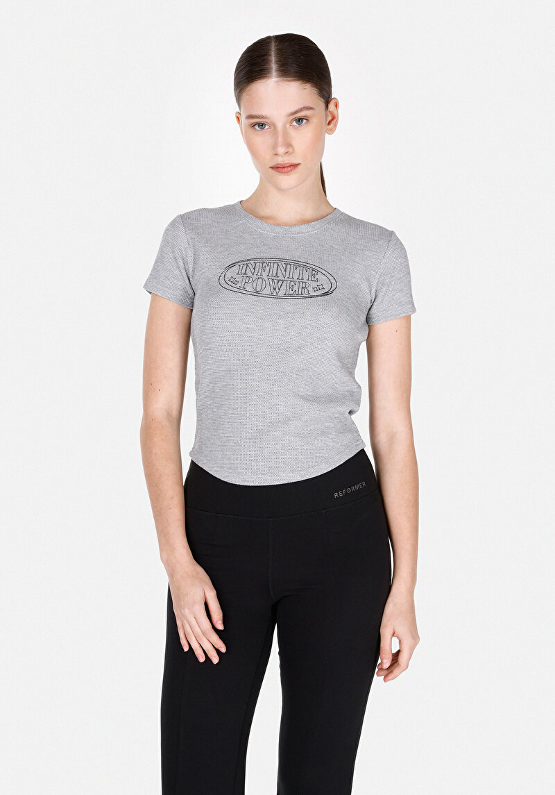 Slim Fit Yuvarlak Yaka Baskılı Kadın Gri Kısa Kol Tişört