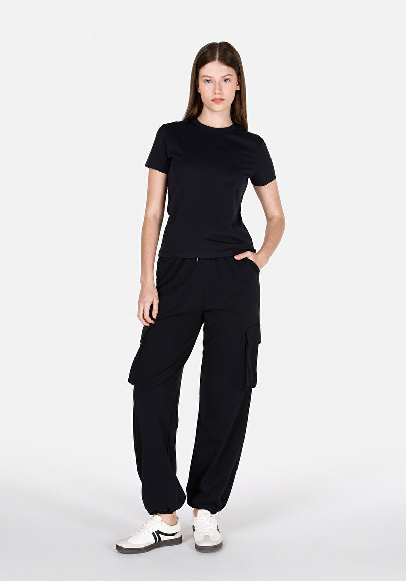 Slim Fit Yuvarlak Yaka Baskılı Kadın Siyah Kısa Kol Tişört