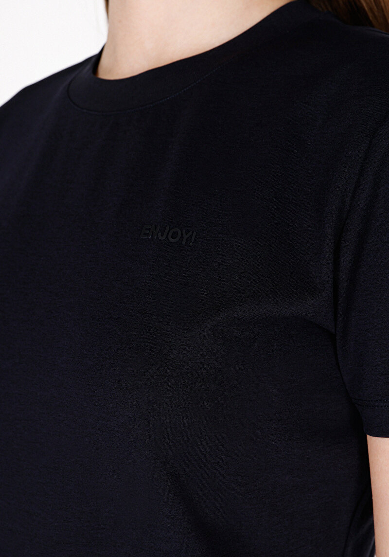 Slim Fit Yuvarlak Yaka Baskılı Kadın Siyah Kısa Kol Tişört