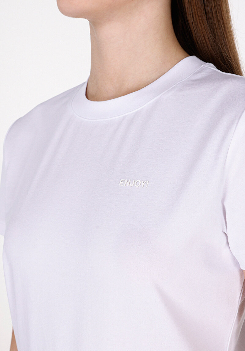 Slim Fit Yuvarlak Yaka Baskılı Kadın Beyaz Kısa Kol Tişört