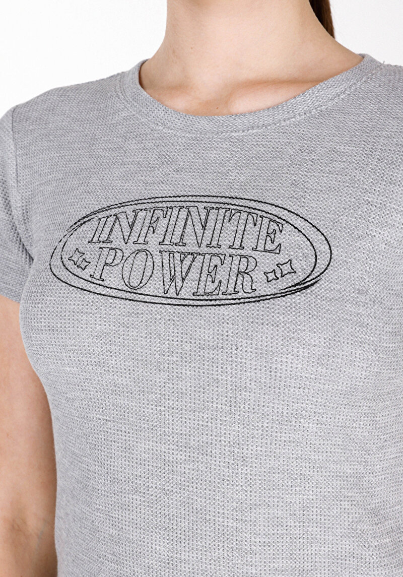 Slim Fit Yuvarlak Yaka Baskılı Kadın Gri Kısa Kol Tişört