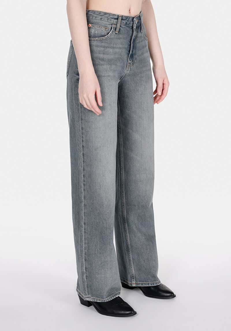 Regular Fit Yüksel Bel Geniş Paça Kadın Gri Jean Pantolon