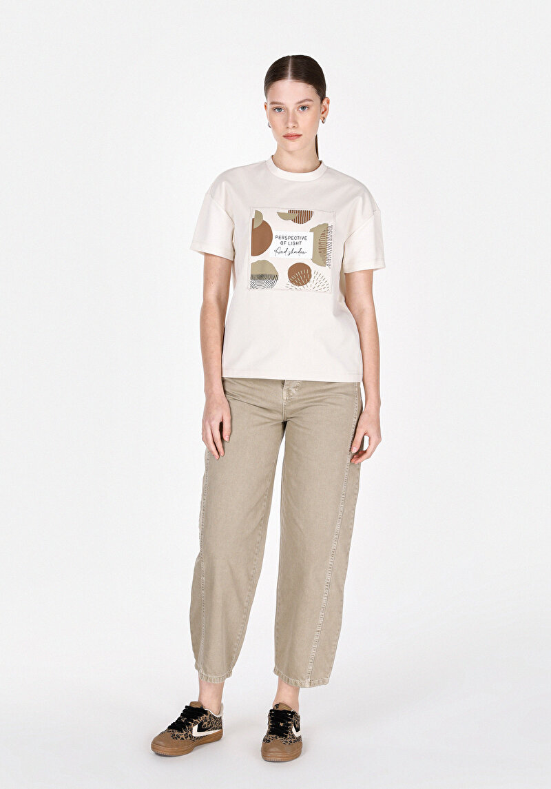 Regular Fit Yuvarlak Yaka Baskılı Kadın Ekru Kısa Kol Tişört