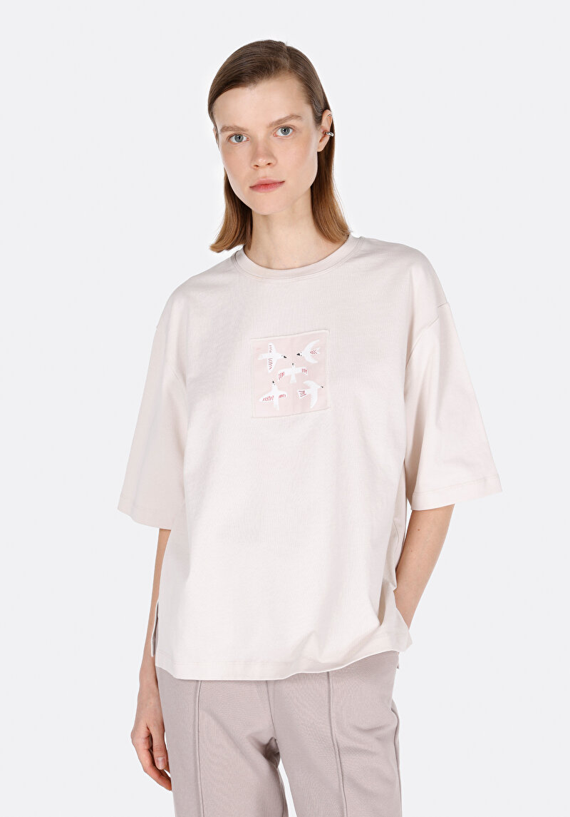 Comfort Fit Yuvarlak Yaka Baskılı Kadın Bej Kısa Kol Tişört