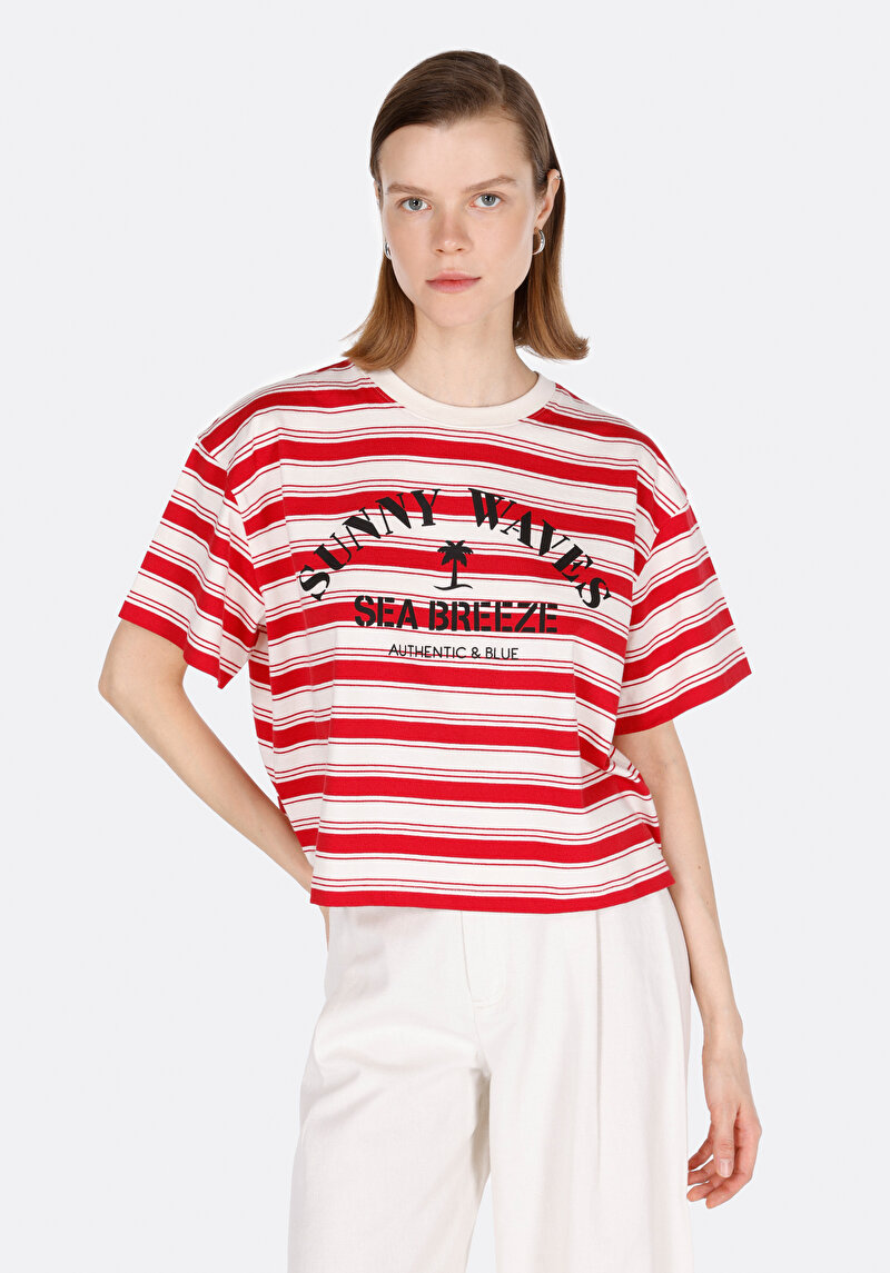 Comfort Fit Yuvarlak Yaka Örme Çizgili Kadın Kirmizi Kısa Kol Tişört