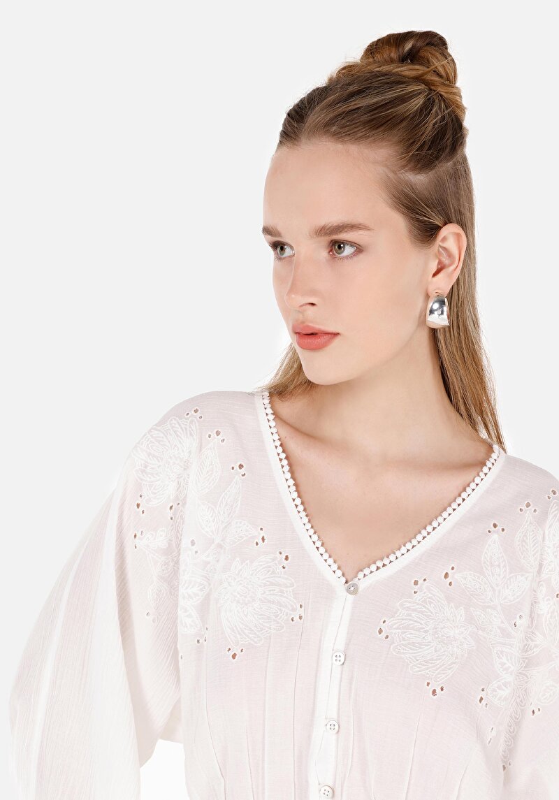Regular Fit V Yaka Düz Kadın Beyaz Uzun Kol Gömlek