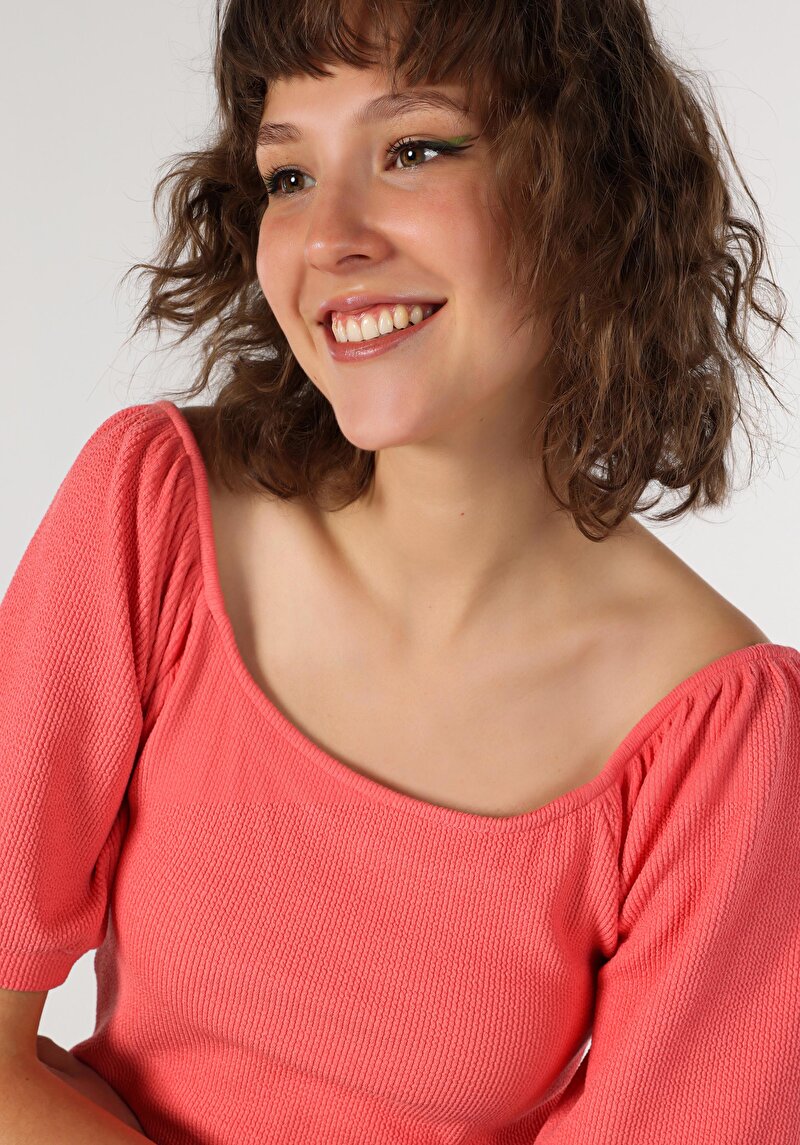 Slim Fit Derin Yuvarlak Yaka Jakarlı Kadın Pembe Kısa Kol Tişört