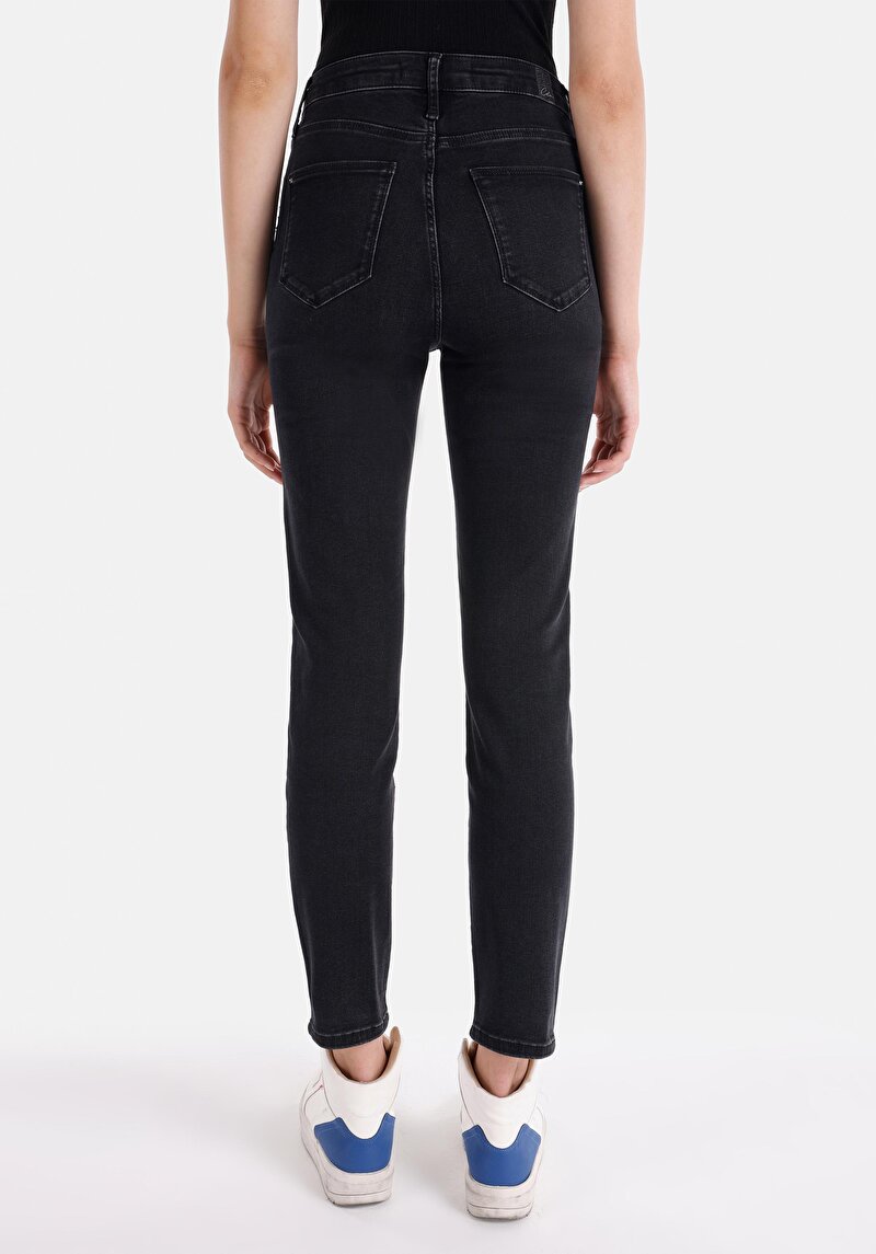Slim Fit Orta Bel Düz Paça Kadın Denim Jean Pantolon