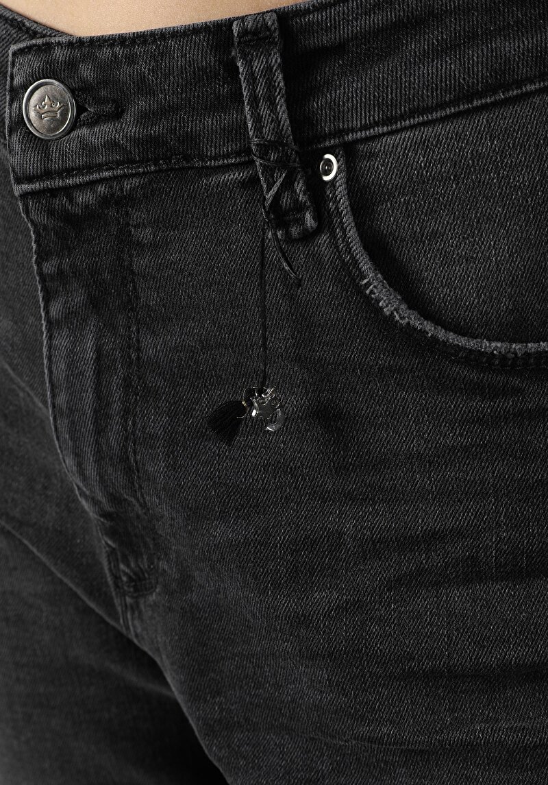 Slim Fit Orta Bel Daralan Paça Kadın Denim Jean Pantolon