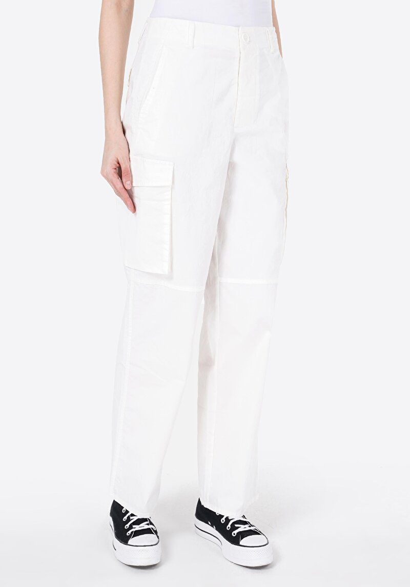 Regular Fit Yüksek Bel Geniş Paça Kadın Beyaz Pantolon