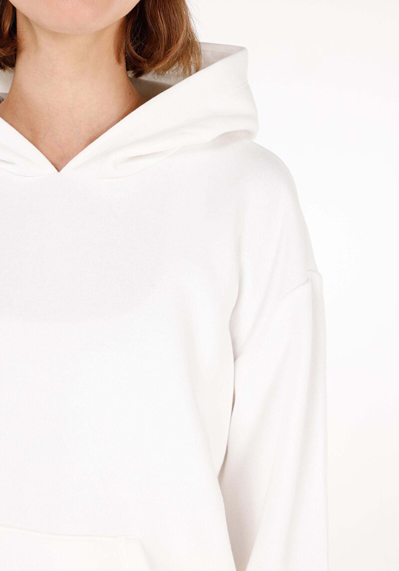 Regular Fit Kapüşonlu Düz Kadın Beyaz Sweatshirt