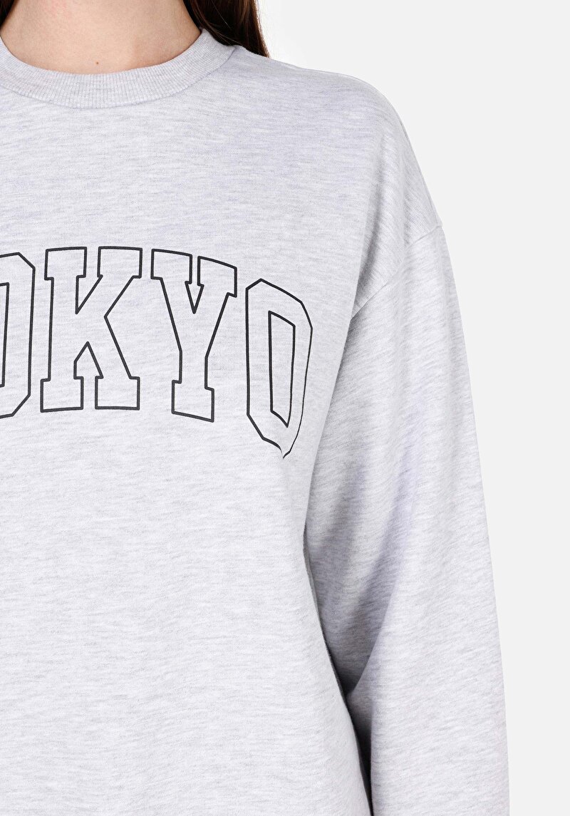 Regular Fit Yuvarlak Yaka Baskılı Kadın Gri Sweatshirt