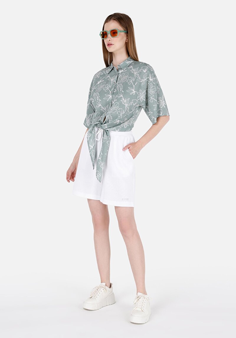 Regular Fit Orta Bel Cepli Kadın Beyaz Şort