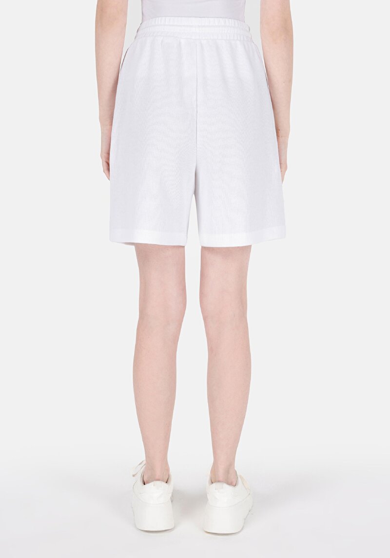 Regular Fit Orta Bel Cepli Kadın Beyaz Şort
