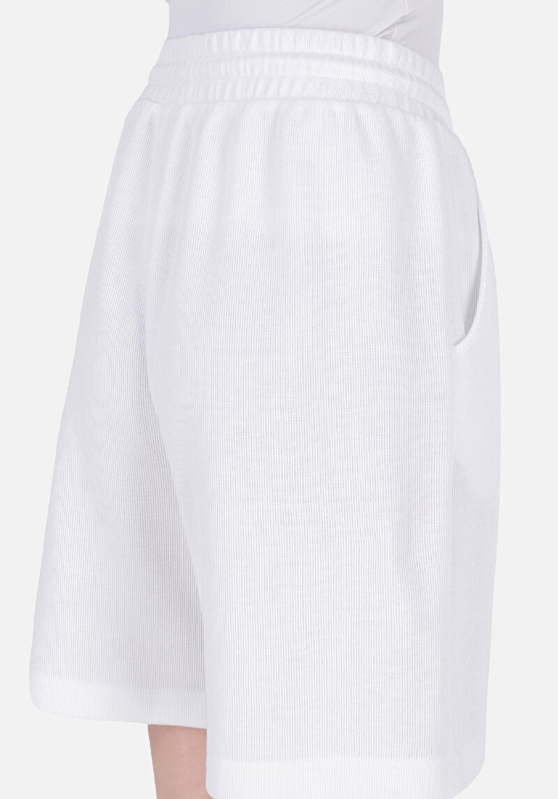 Regular Fit Orta Bel Cepli Kadın Beyaz Şort