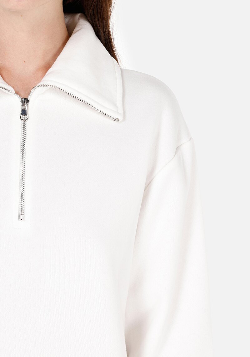 Regular Fit Fermuarlı Nakışlı Kadın Beyaz Sweatshirt