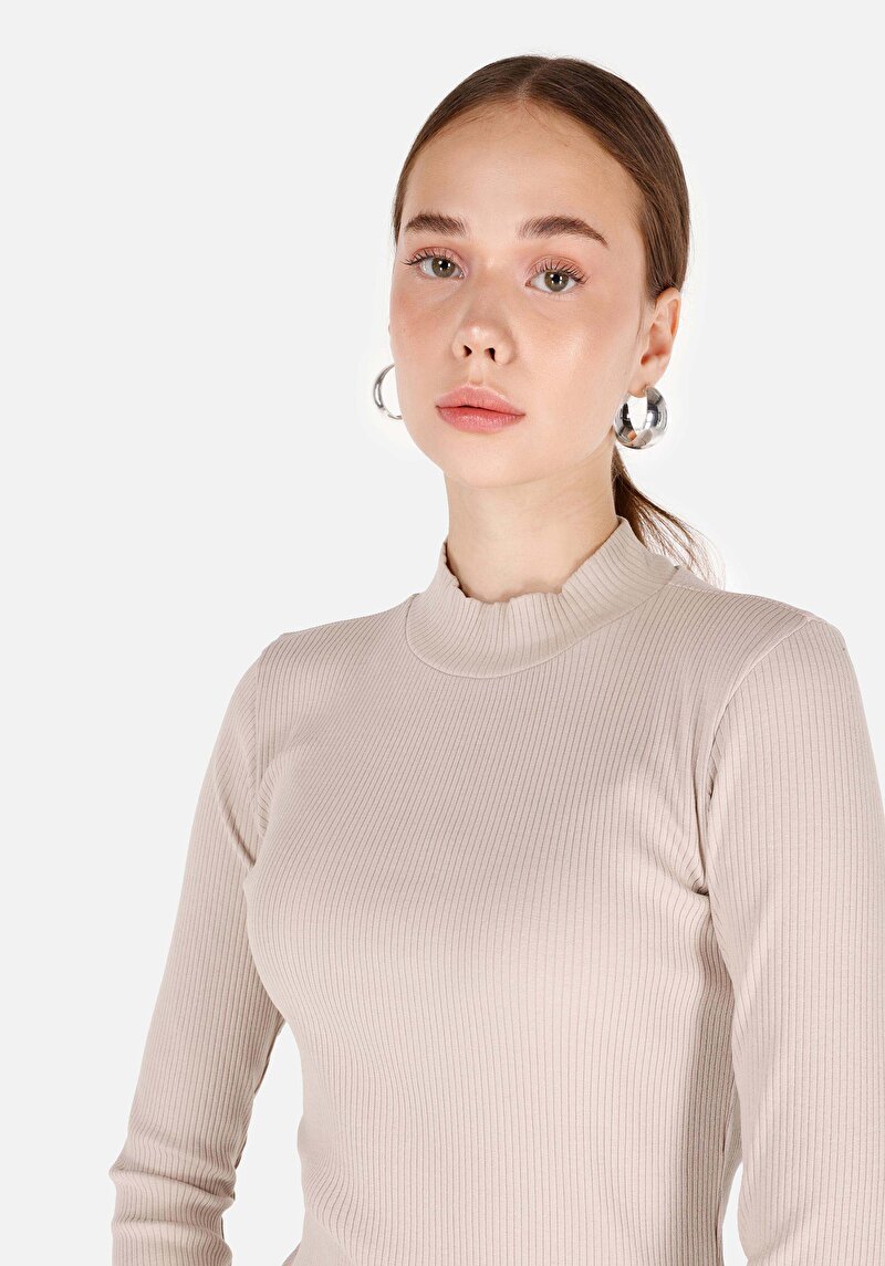 Slim Fit Dik Yaka Düz Kadın Bej Uzun Kol Tişört