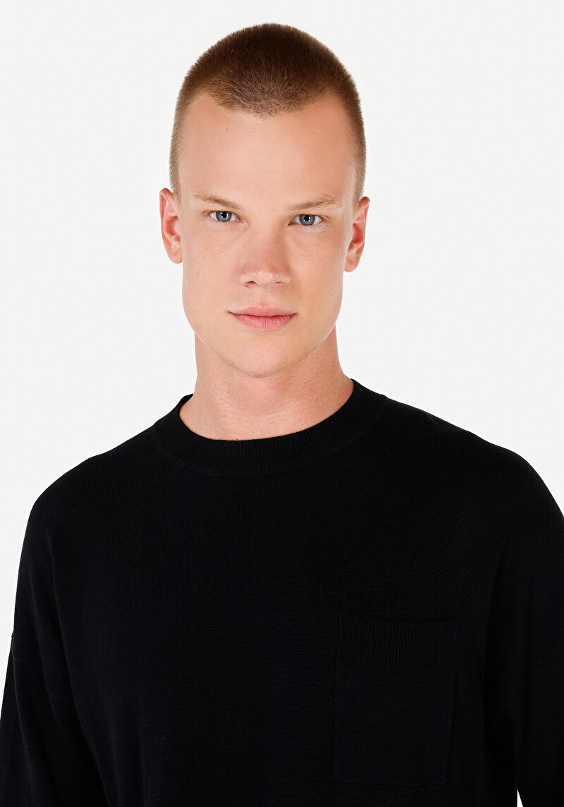 Comfort Fit Yuvarlak Yaka Cepli Jakarlı Erkek Siyah Kazak