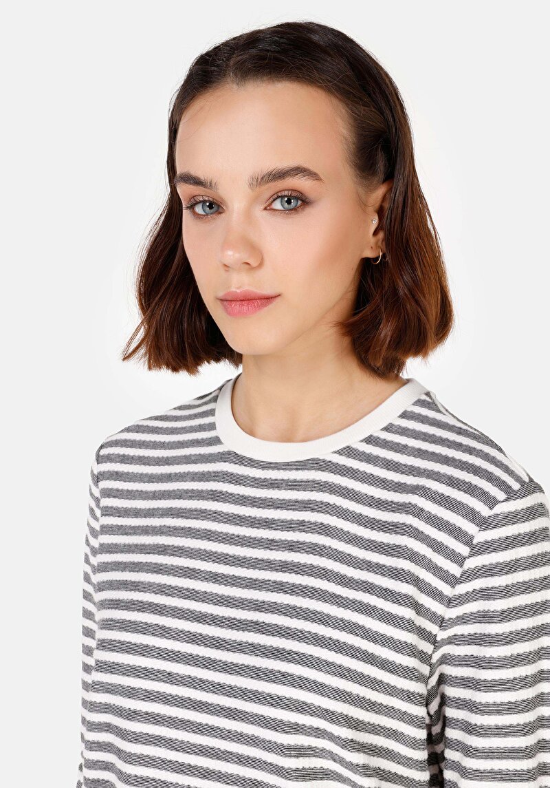 Regular Fit Yuvarlak Yaka Çizgili Kadın Beyaz Uzun Kol Tişört