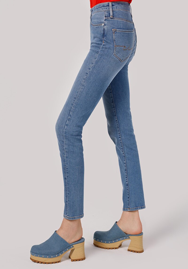 Slim Fit Orta Bel Düz Paça Kadın Denim Jean Pantolon