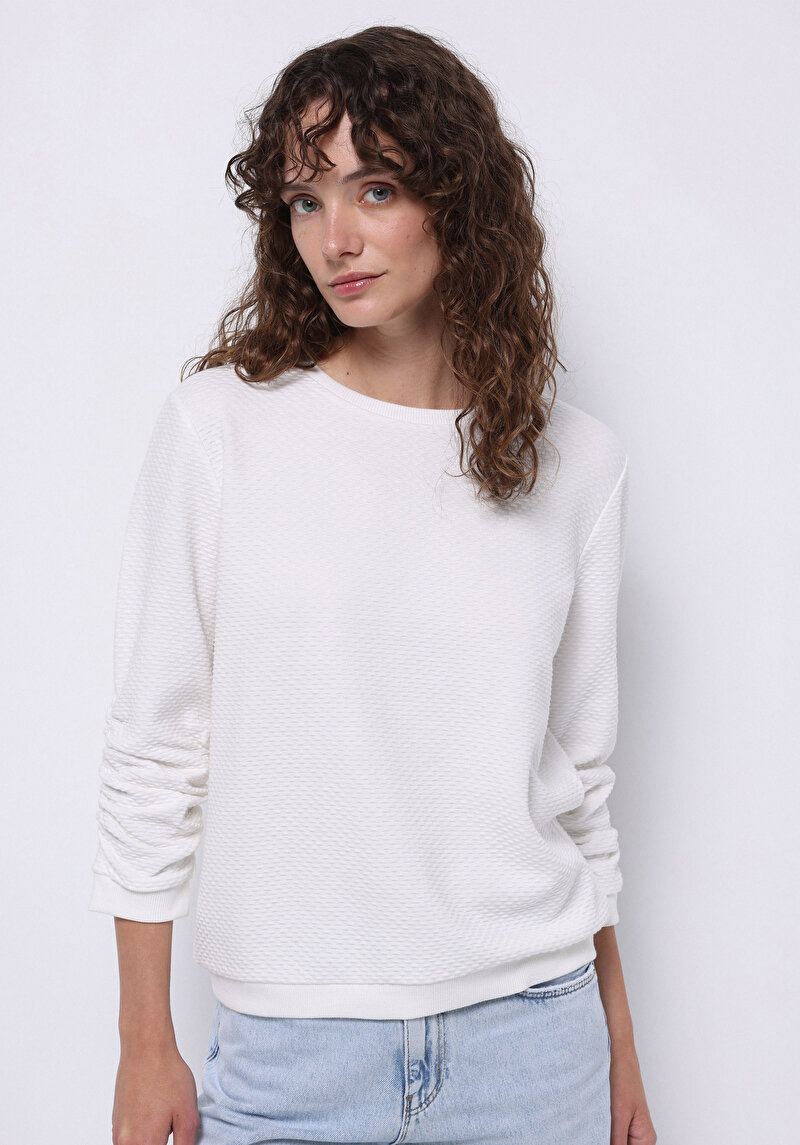 Regular Fit Yuvarlak Yaka Jakarlı Kadın Beyaz Uzun Kol Tişört