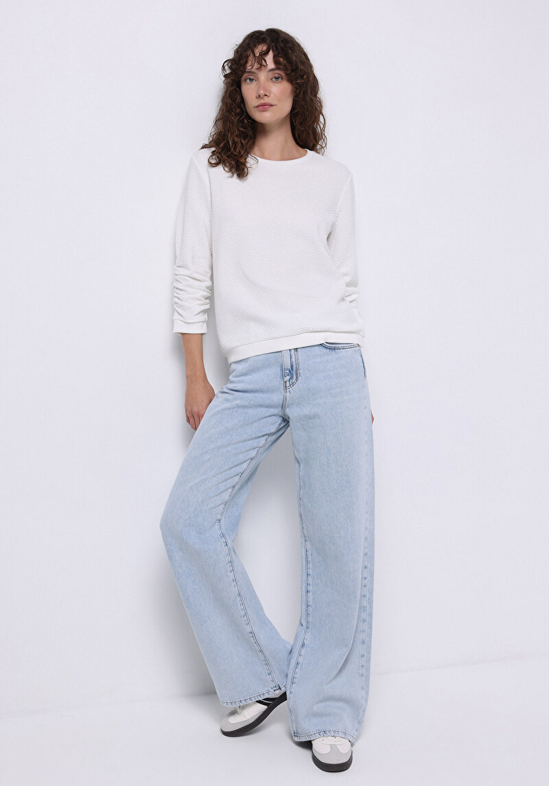 Regular Fit Yuvarlak Yaka Jakarlı Kadın Beyaz Uzun Kol Tişört