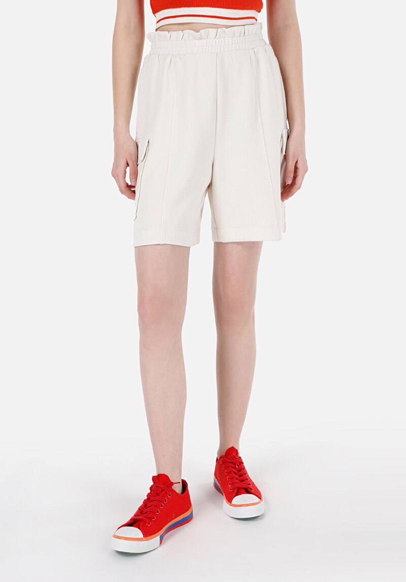 Regular Fit Orta Bel Kadın Ekru Şort