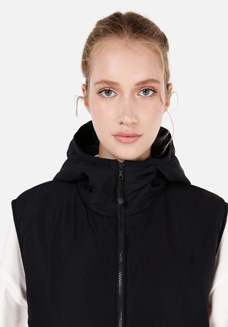 Regular Fit Kapüşonlu Fermuarlı Kadın Siyah Yelek