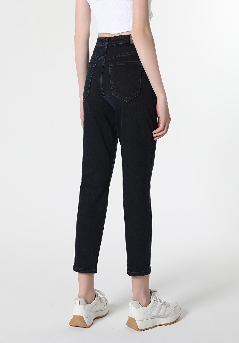 Slim Fit Orta Bel Daralan Paça Kadın Denim Jean Pantolon