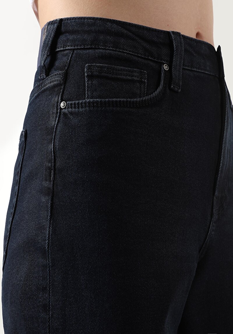 Slim Fit Orta Bel Daralan Paça Kadın Denim Jean Pantolon