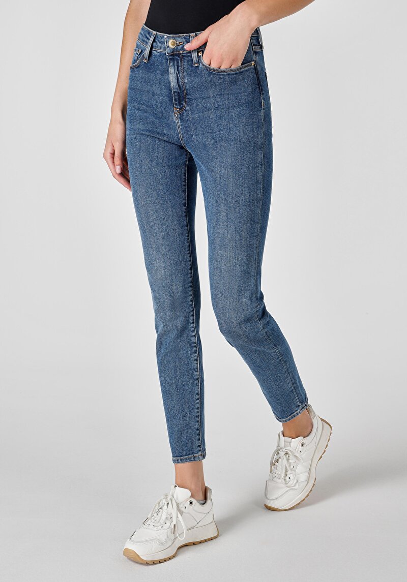 Slim Fit Orta Bel Düz Paça Kadın Denim Jean Pantolon