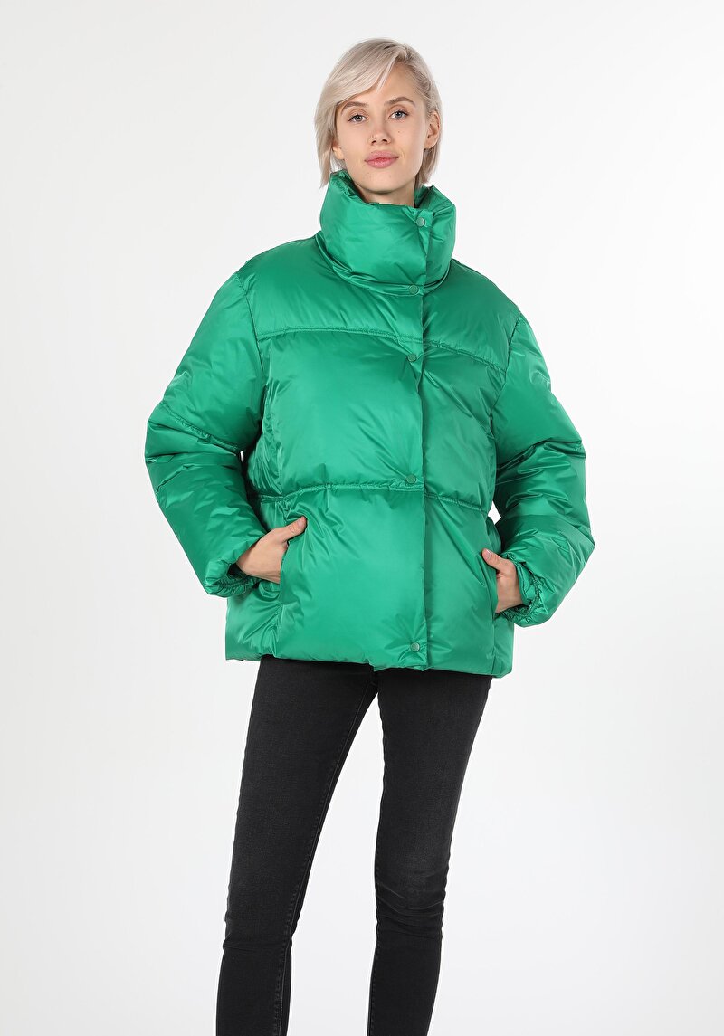 Regular Fit Dik Yaka Çıtçıtlı Astarlı  Kadın Yeşil Mont