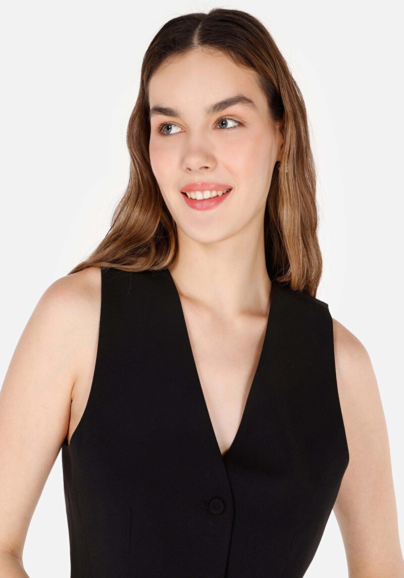 Regular Fit V Yaka Kadın Siyah Kolsuz Gömlek