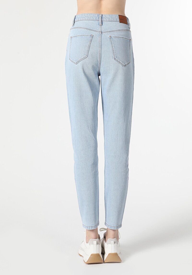 Mom Fit Yüksek Bel Daralan Paça Kadın İndigo Jean Pantolon