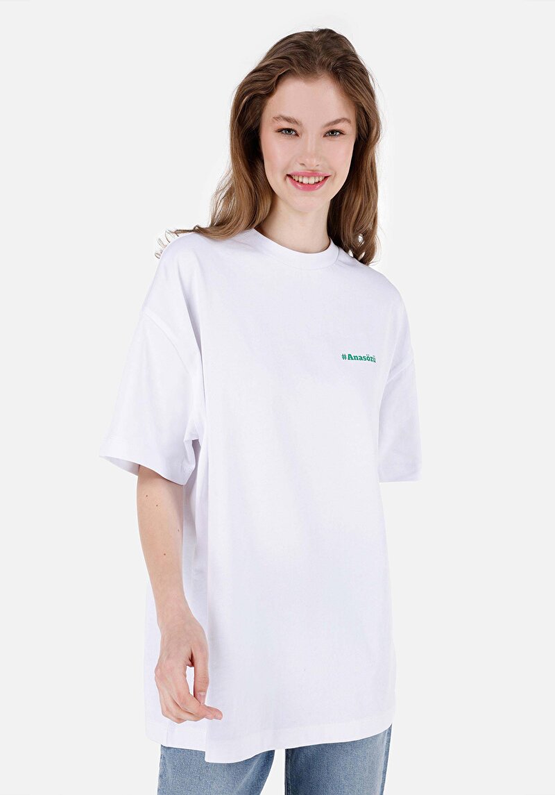 Comfort Fit Yuvarlak Yaka Baskılı Kadın Cepsiz Beyaz Kısa Kol Tişört