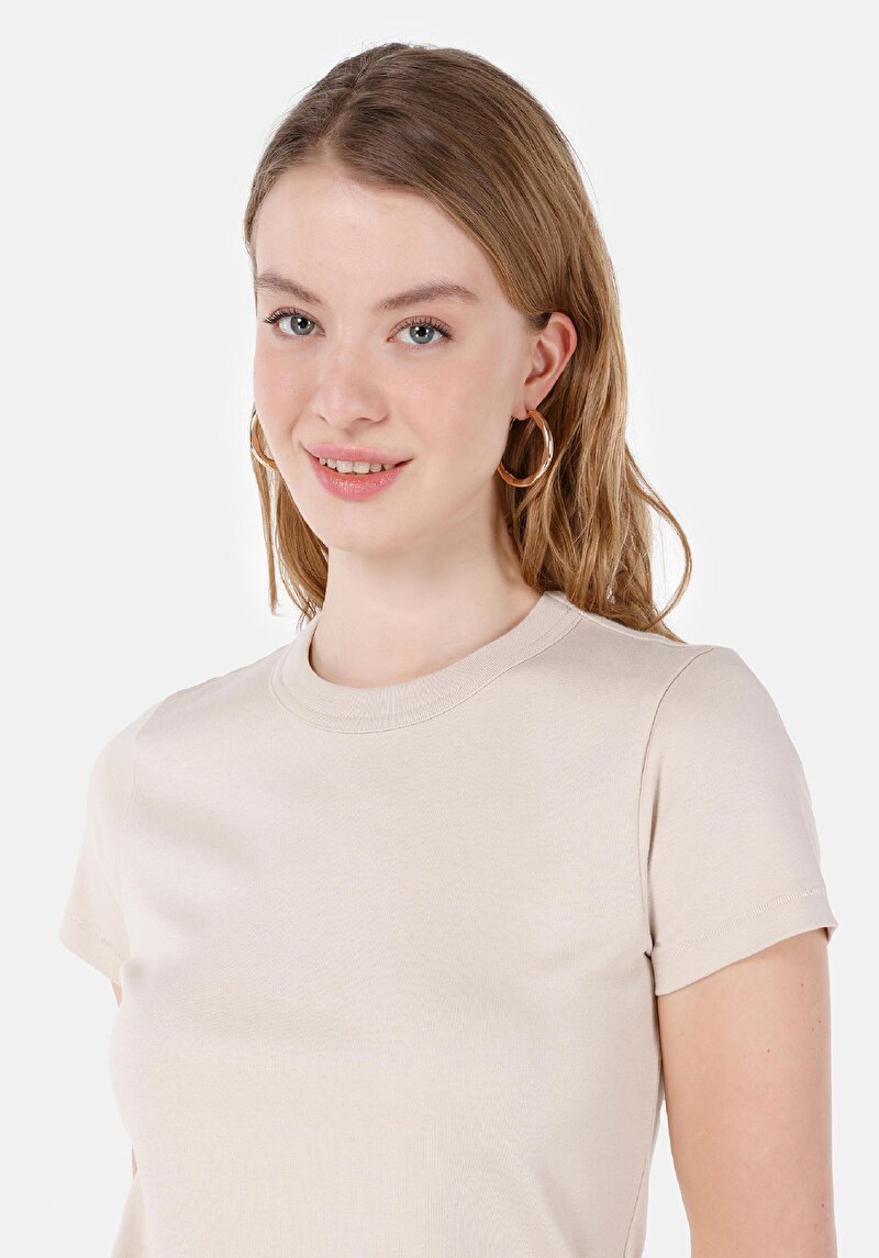 Slim Fit Yuvarlak Yaka Düz Kadın Bej Kısa Kol Tişört