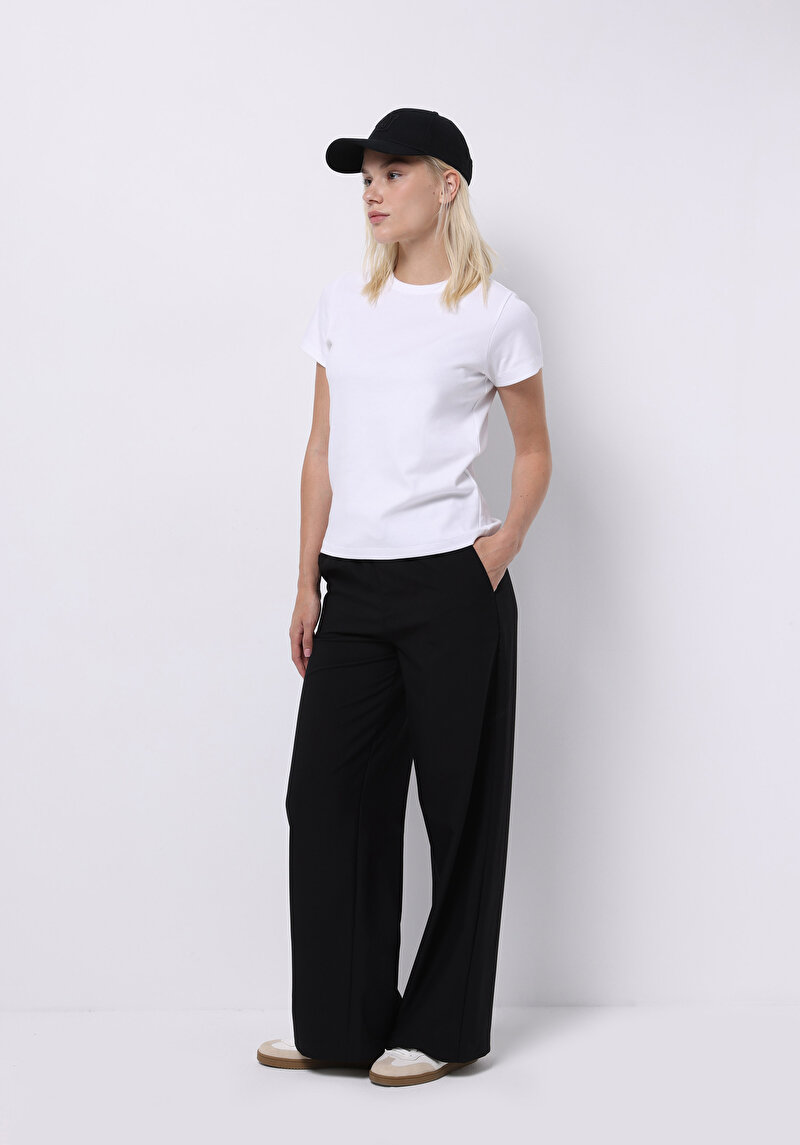 Slim Fit Yuvarlak Yaka Düz Kadın Beyaz Kısa Kol Tişört