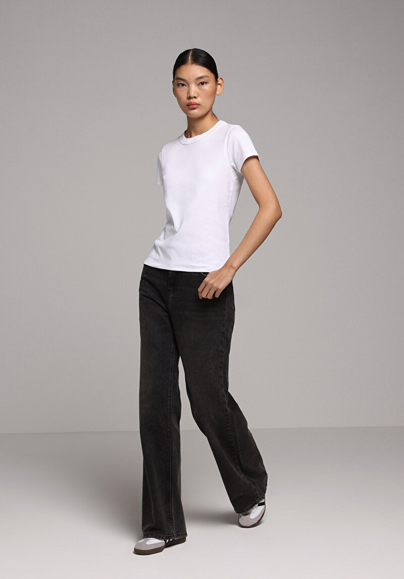 Slim Fit Yuvarlak Yaka Pamuklu Düz Kadın Beyaz Kısa Kol Tişört