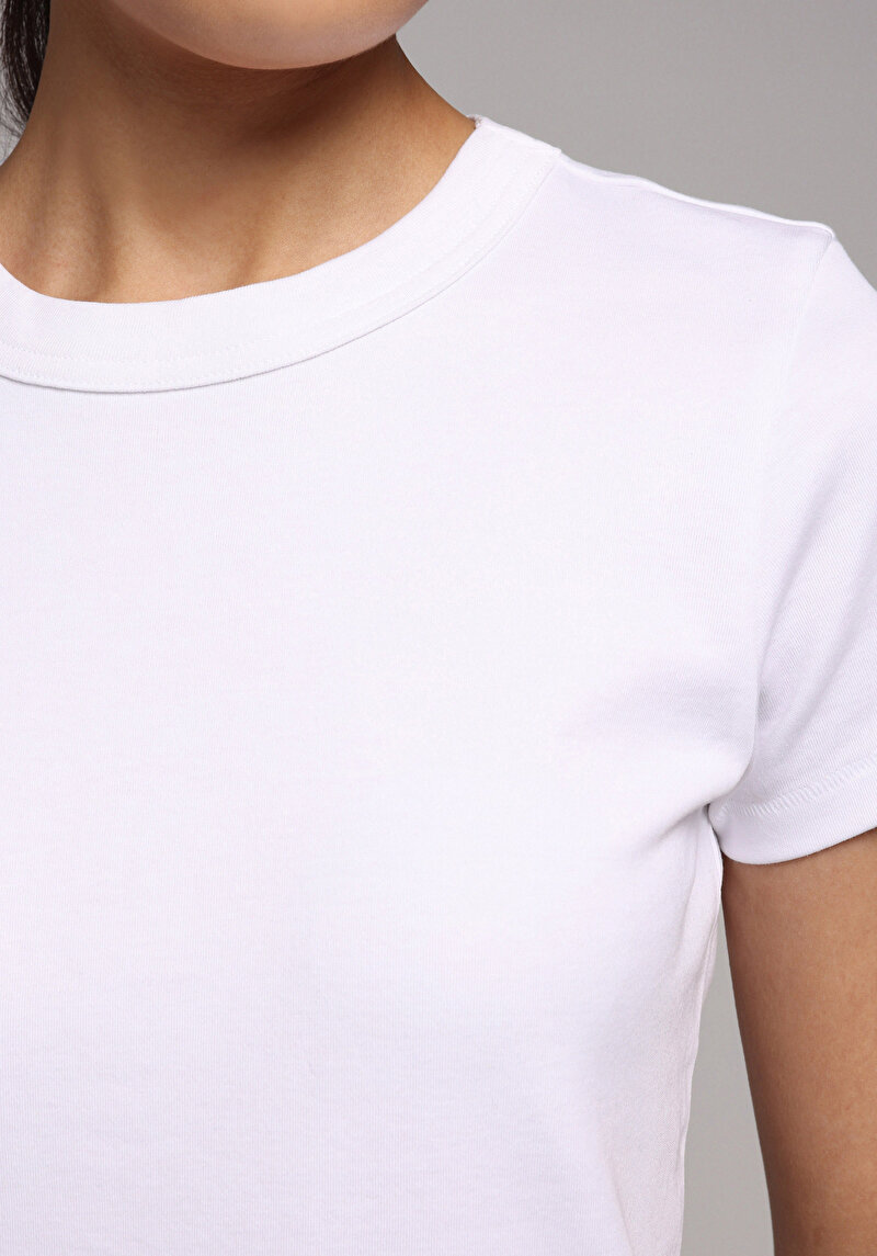 Slim Fit Yuvarlak Yaka Pamuklu Düz Kadın Beyaz Kısa Kol Tişört