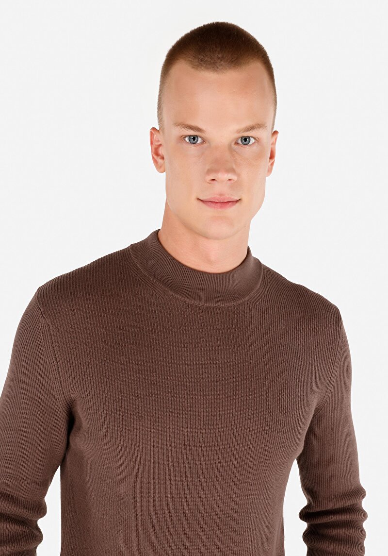 Slim Fit Dik Yaka Jakarlı Erkek Kahverengi Kazak