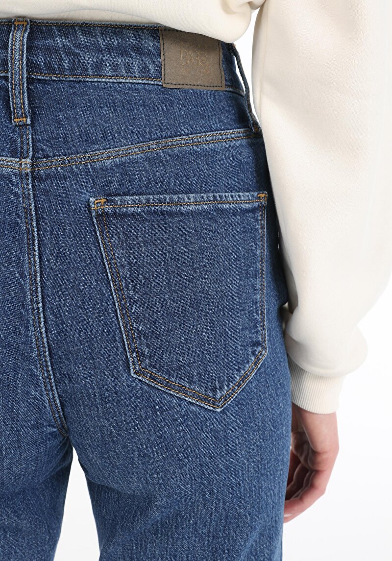 Mom Fit Yüksek Bel Daralan Paça Kadın İndigo Jean Pantolon