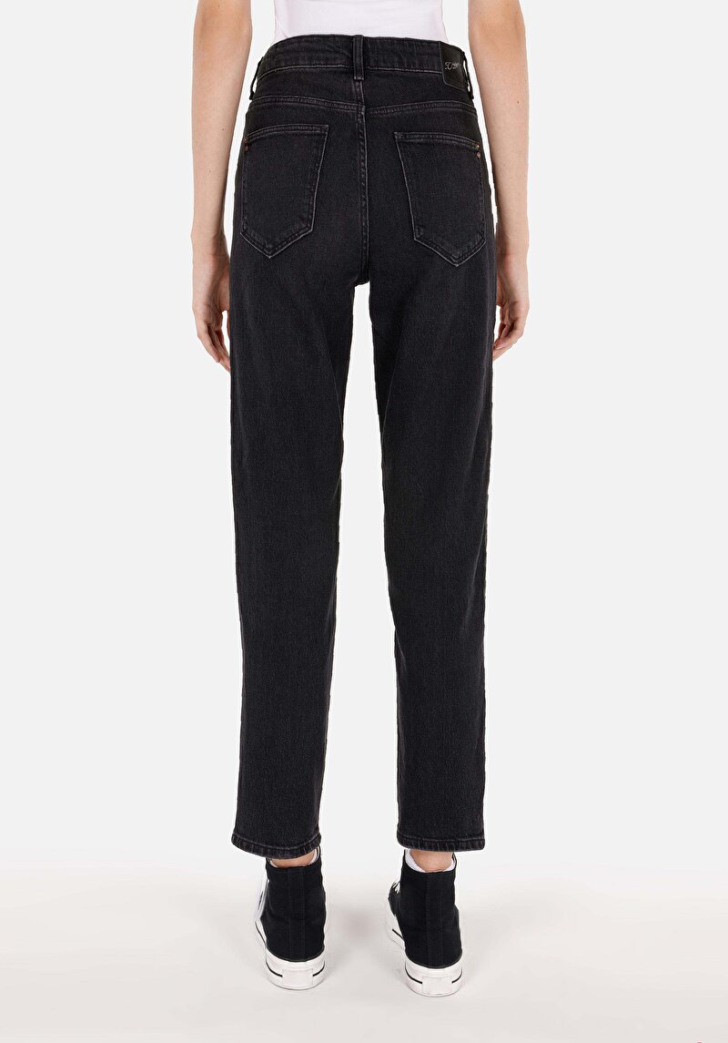 Mom Fit Daralan Paça Kadın Denim Jean Pantolon