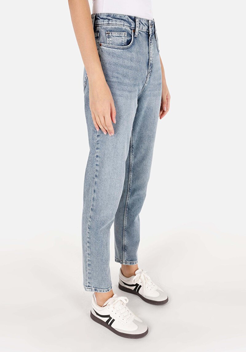 Mom Fit Daralan Paça Kadın İndigo Jean Pantolon