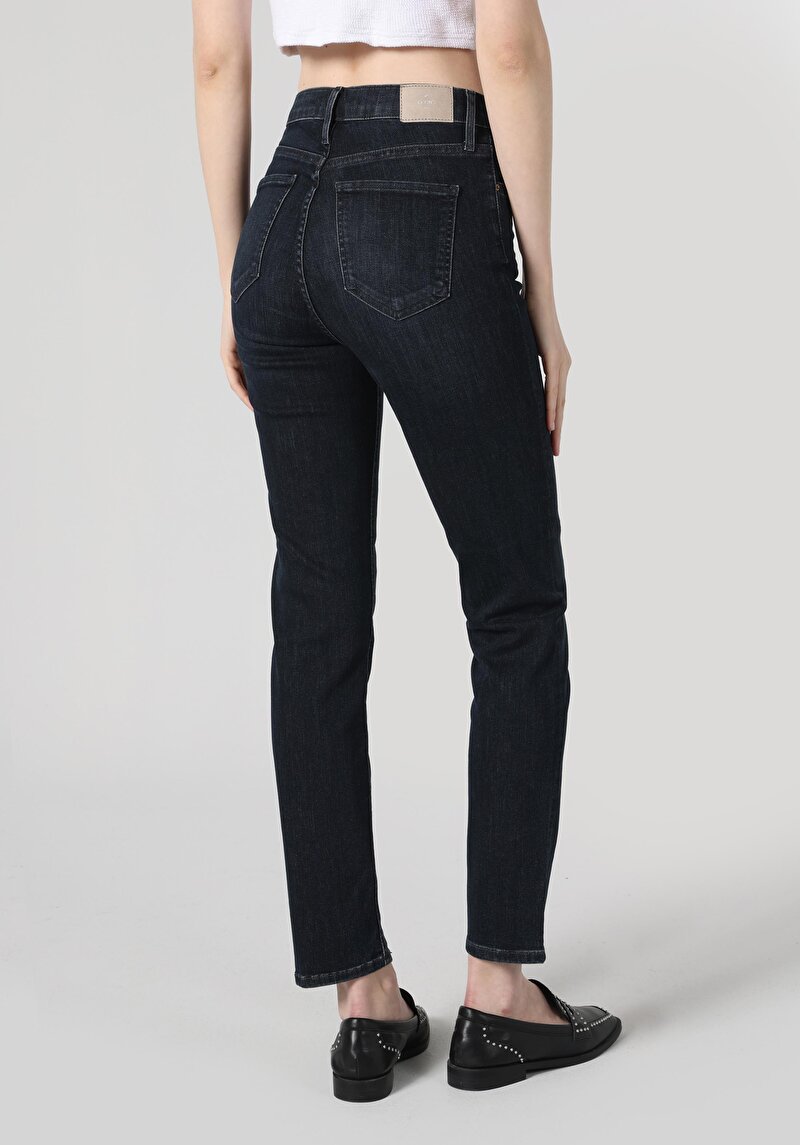 Slim Fit Orta Bel Düz Paça Kadın Koyu İndigo Denim Jean Pantolon