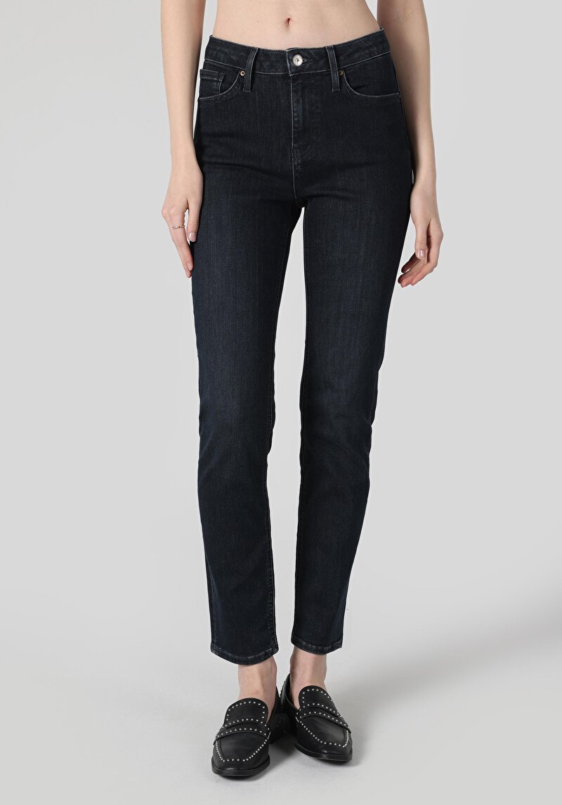 Slim Fit Orta Bel Düz Paça Kadın Koyu İndigo Denim Jean Pantolon