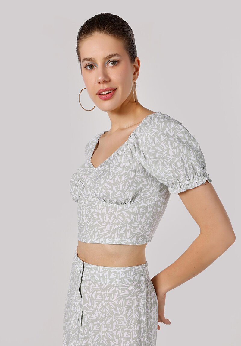 Slim Fit V Yaka Çiçekli Kadın Yeşil Kısa Kol Gömlek