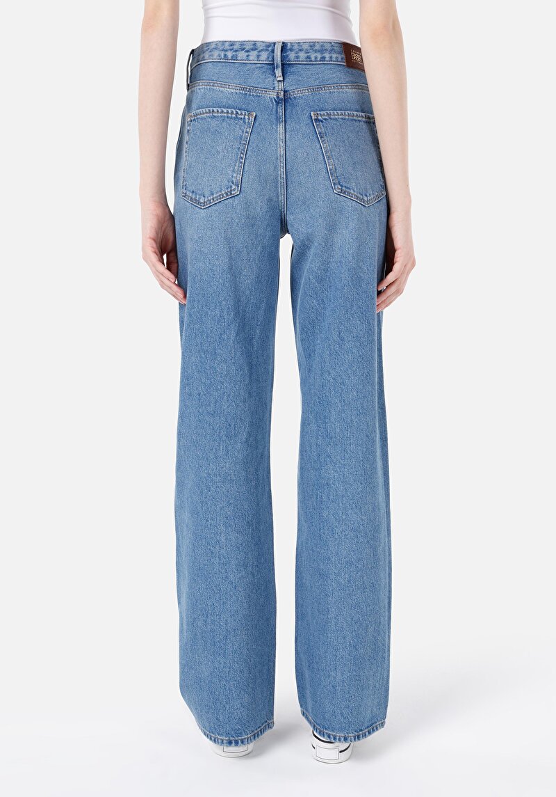 Regular Fit Yüksel Bel Geniş Paça Fermuarlı Kadın Light İndigo Denim Jean Pantolon